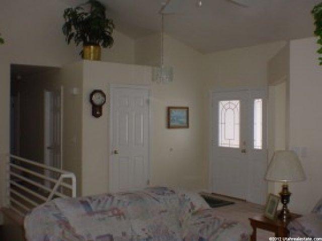 2401 Oak Ln, Layton, UT 84040 — photo 2