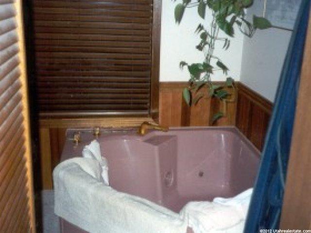 6012 Woodland Dr, Uintah, UT 84403 — photo 2