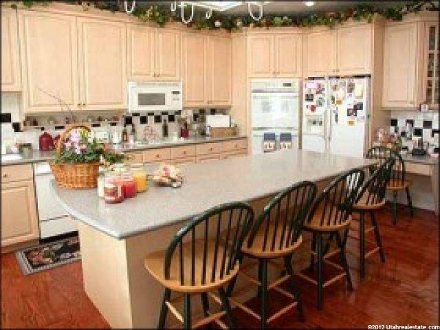 2454 Brook Ln, Sandy, UT 84092 — photo 4