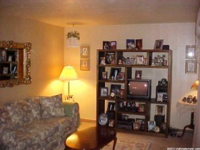 2818 Gilbert Dr, Riverton, UT 84065 — photo 2