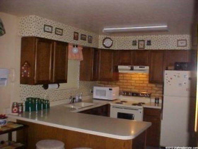 2818 Gilbert Dr, Riverton, UT 84065 — photo 4