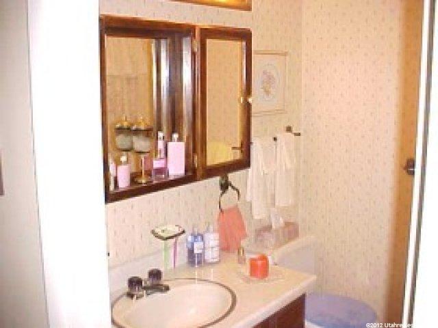 2818 Gilbert Dr, Riverton, UT 84065 — photo 6