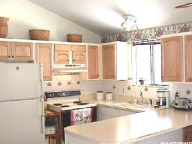 837 Chariot Dr, Sandy, UT 84094 — photo 2