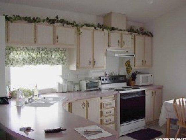 680 N Main St, Kaysville, UT 84037 — photo 2