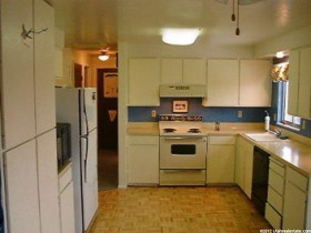 978 N 1100 W, Clinton, UT 84015 — photo 2