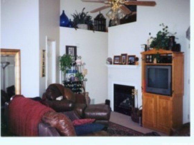 323 E 100 S, Kaysville, UT 84037 — photo 2
