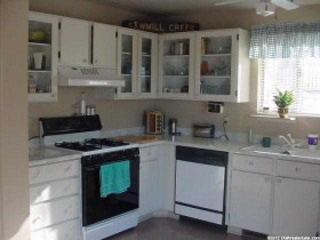 816 Scirlein Dr, Sandy, UT 84094 — photo 2