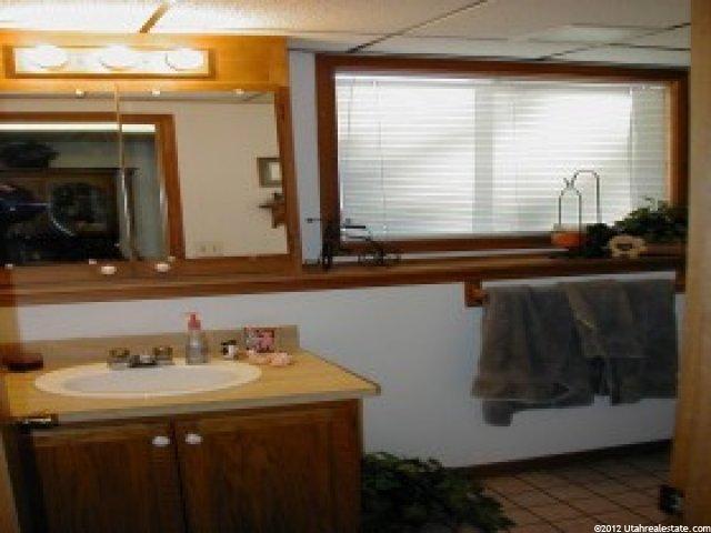 8466 S 1520 E, Sandy, UT 84093 — photo 7