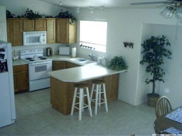 863 W 1875 N, Clinton, UT 84015 — photo 2