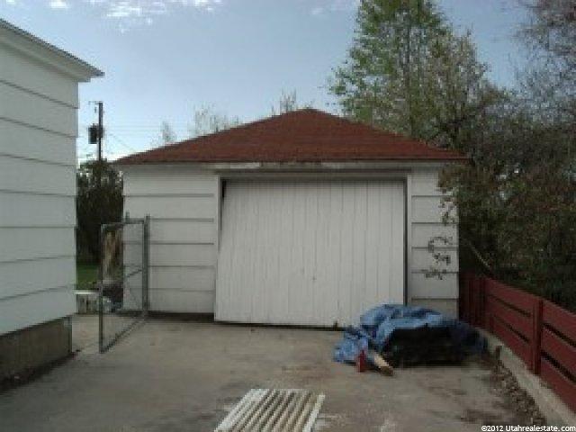 104 N Lakeview Dr, Clearfield, UT 84015 — photo 2