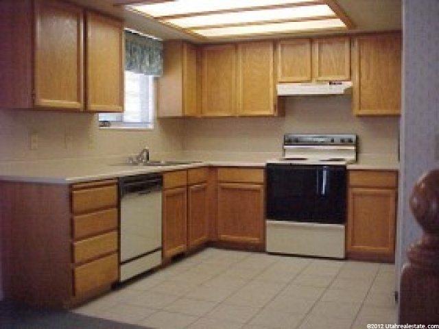 8917 Greenwich Ln, Sandy, UT 84093 — photo 2