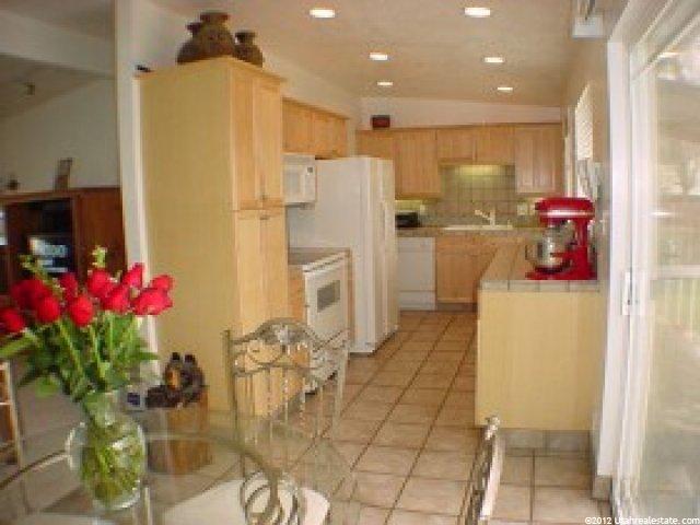 712 Larkspur Dr, Sandy, UT 84094 — photo 2