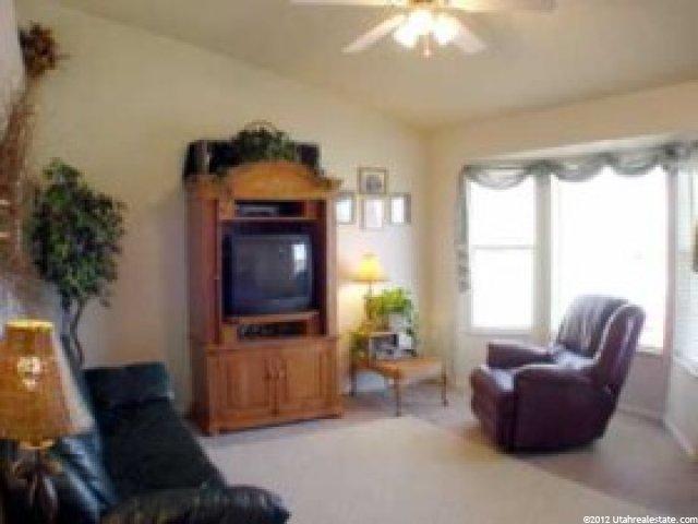5679 Sunview Dr, Kearns, UT 84118 — photo 2