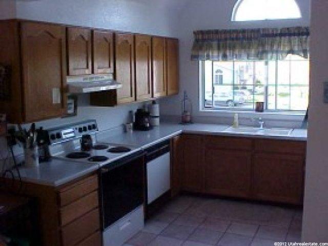 952 Peregrine Ln, Sandy, UT 84094 — photo 4