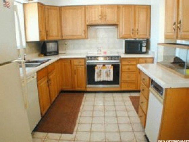 8482 Fayeway Dr, Sandy, UT 84094 — photo 2