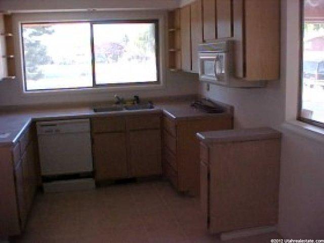 296 Marilyn Dr, Clearfield, UT 84015 — photo 2