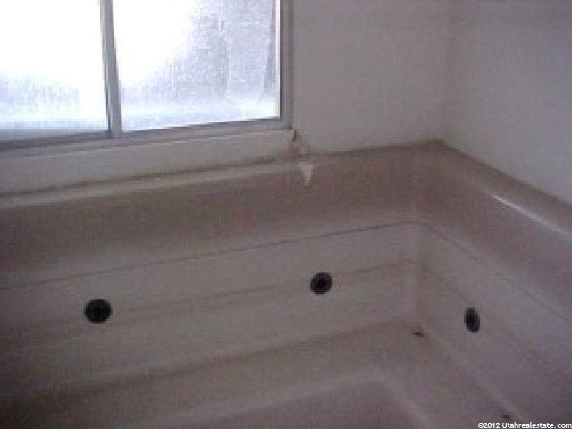 296 Marilyn Dr, Clearfield, UT 84015 — photo 5