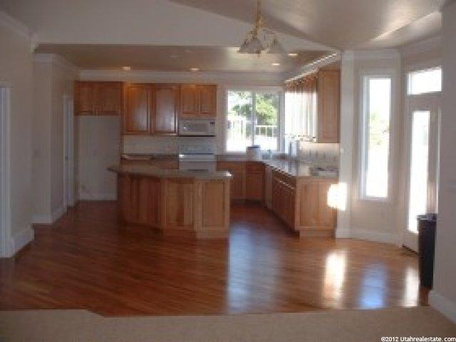 562 W 1400 N, West Bountiful, UT 84087 — photo 2