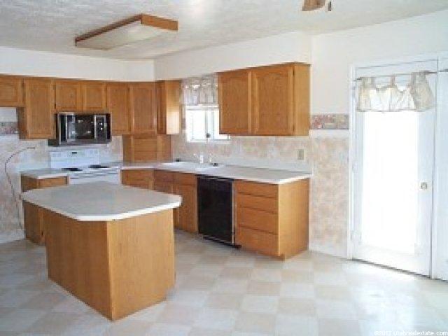 387 W 1375 N, Centerville, UT 84014 — photo 2