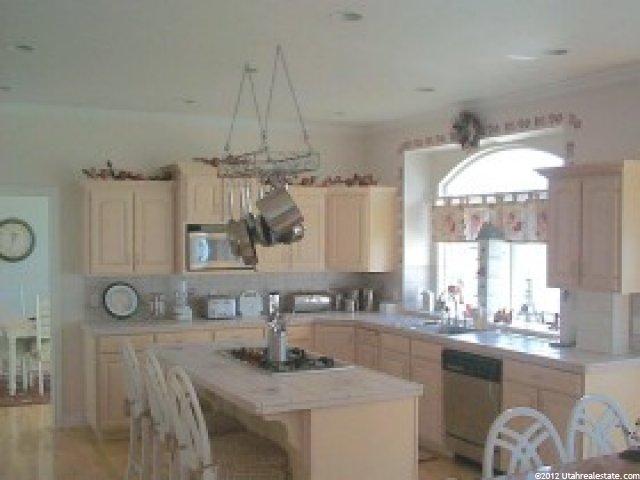 573 W 2300 S, Syracuse, UT 84075 — photo 2