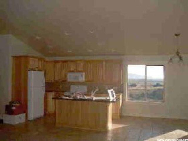 1075 N Valley View Dr, Tremonton, UT 84337 — photo 4