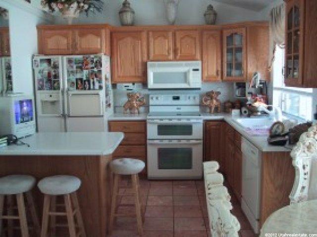 5184 Menzel Ct, Kearns, UT 84118 — photo 2