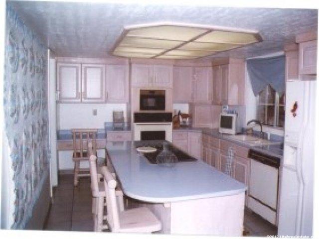 245 S Moss Hill Dr, Bountiful, UT 84010 — photo 2