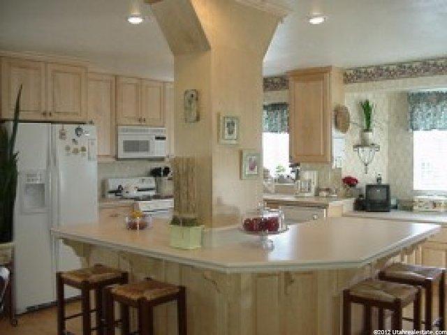 2079 N Sunset Dr, Layton, UT 84040 — photo 2