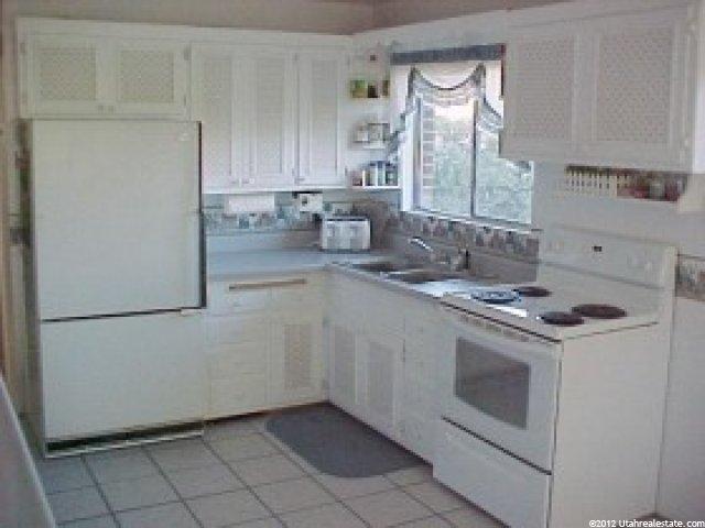 8177 Roosevelt St, Midvale, UT 84047 — photo 5