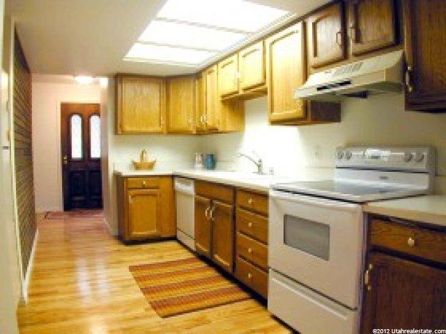 8460 Taos Dr, Sandy, UT 84093 — photo 4