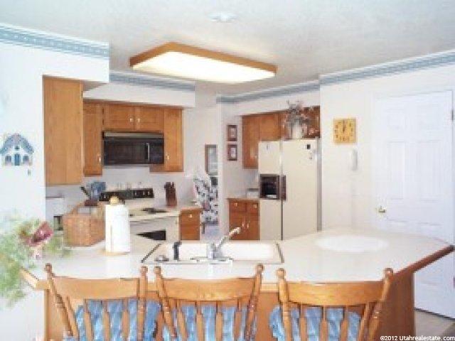 10822 Lostwood Dr, Sandy, UT 84092 — photo 4