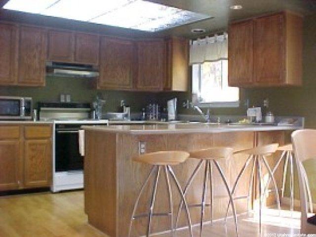 8651 Harvard Park Dr, Sandy, UT 84094 — photo 4