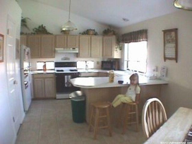 559 S 900 E, Layton, UT 84041 — photo 2