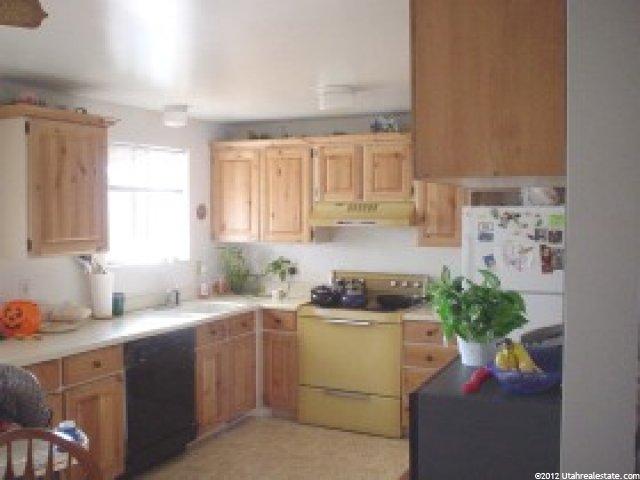 597 W 1680 N, Clinton, UT 84015 — photo 2