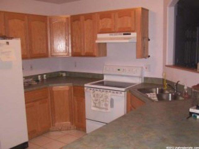 208 Brookmeadow Dr, Harrisville, UT 84404 — photo 2
