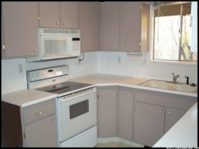 1029 Claremont Dr, Bountiful, UT 84010 — photo 2