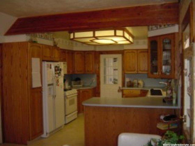 196 W Center St, Providence, UT 84332 — photo 3