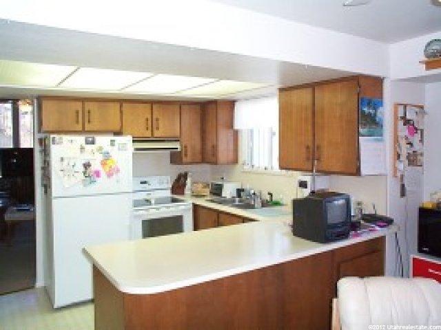 8755 Tracy Dr, Sandy, UT 84093 — photo 5