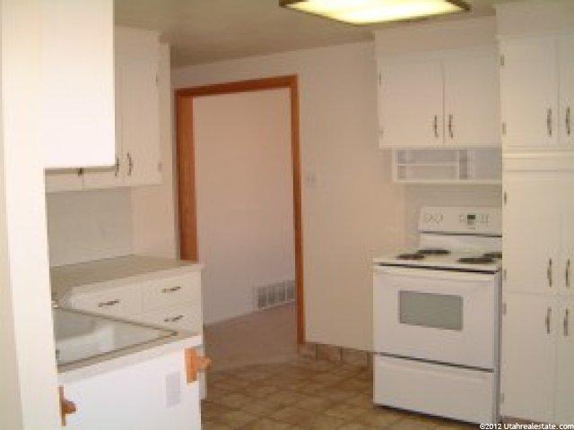 233 W Pages Ln, Bountiful, UT 84010 — photo 2