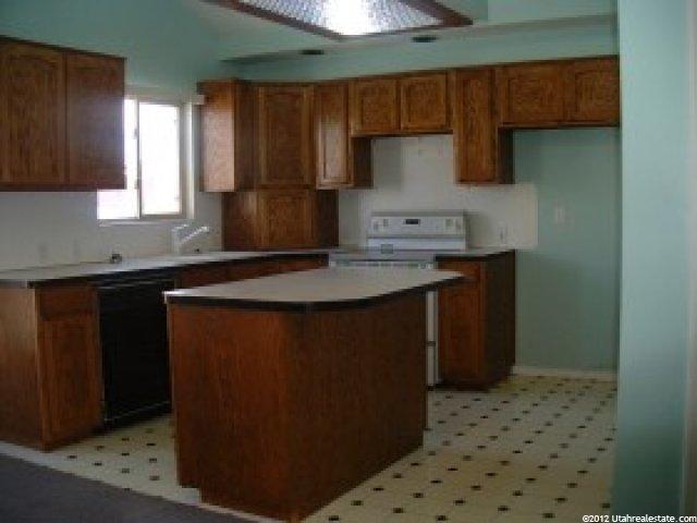 852 N 1500 W, Clinton, UT 84015 — photo 2