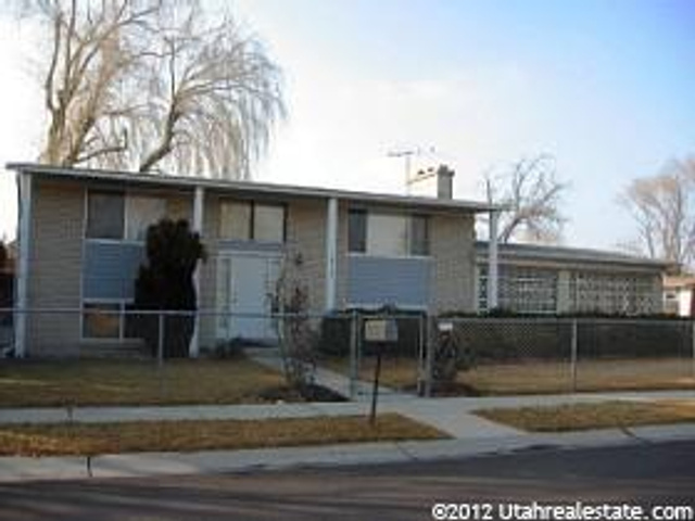 4368 Larkwood St, Salt Lake City, UT 84107