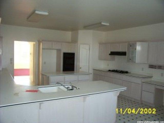 1065 S State St, Ferron, UT 84523 — photo 4