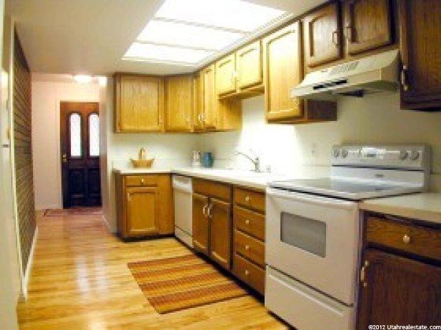 8460 Taos Dr, Sandy, UT 84093 — photo 3