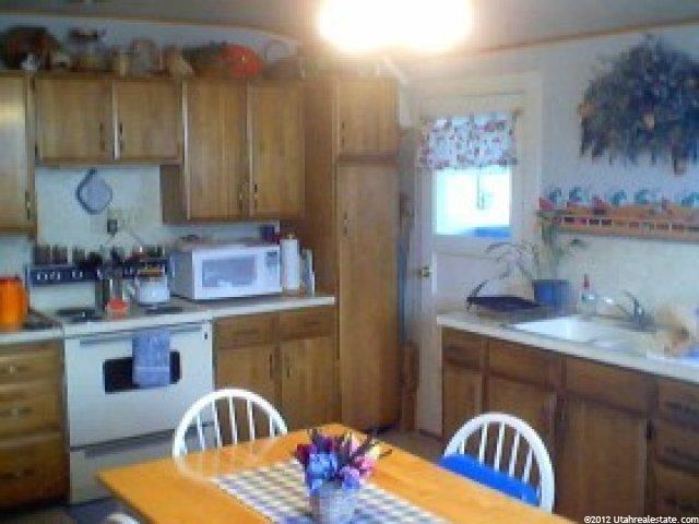 568 W 1800 N, Clinton, UT 84015 — photo 2