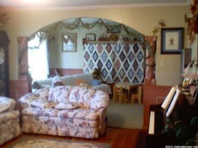 568 W 1800 N, Clinton, UT 84015 — photo 4