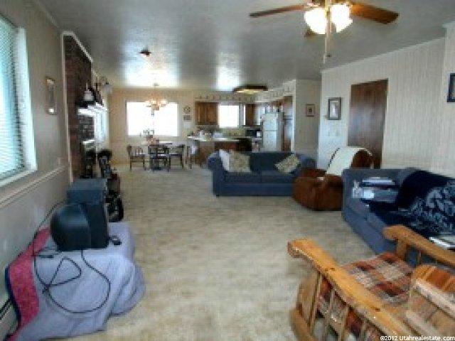 391 E Main St, Hyrum, UT 84319 — photo 3