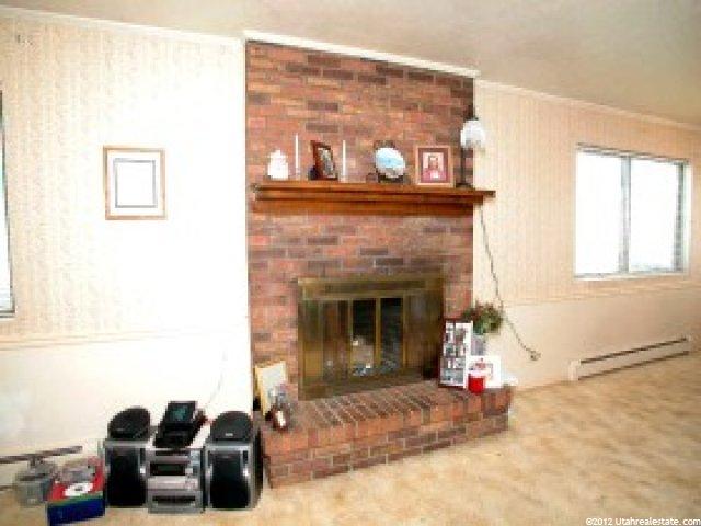 391 E Main St, Hyrum, UT 84319 — photo 4