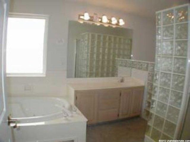 661 E Center St, Providence, UT 84332 — photo 8