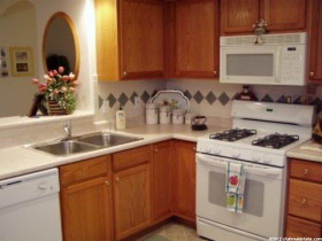 961 Courtyard Ln, Centerville, UT 84014 — photo 4