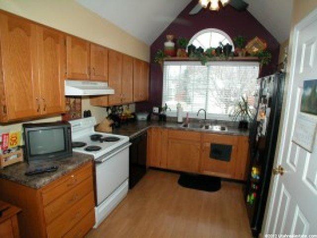 8038 Peregrine Pl, Sandy, UT 84094 — photo 5